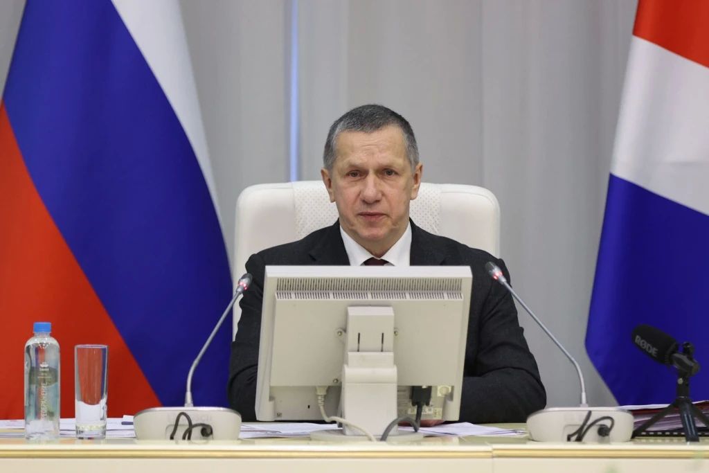Состоялось заседание совета Дальневосточного федерального округа под руководством полпреда президента на Дальнем Востоке Юрия Трутнева Состоялось заседание совета Дальневосточного федерального округа под руководством полпреда президента на Дальнем Востоке Юрия Трутнева