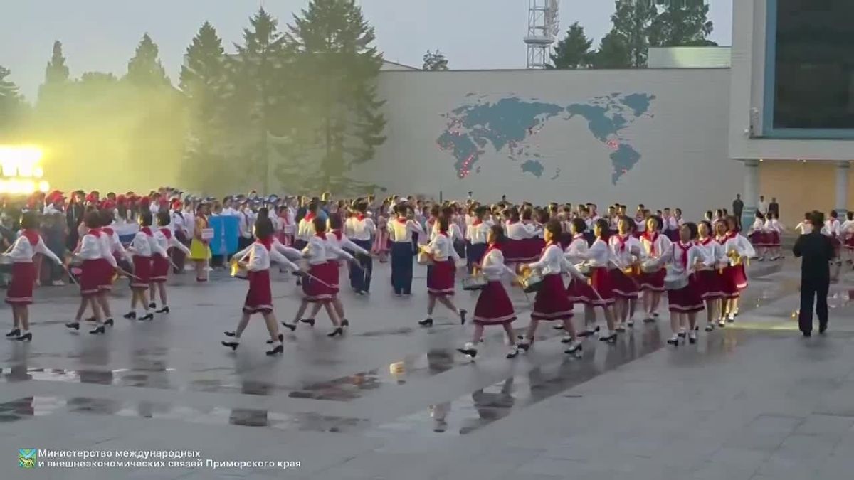Школьники Приморья прибыли на отдых в Международный лагерь «Сондовон» в КНДР
