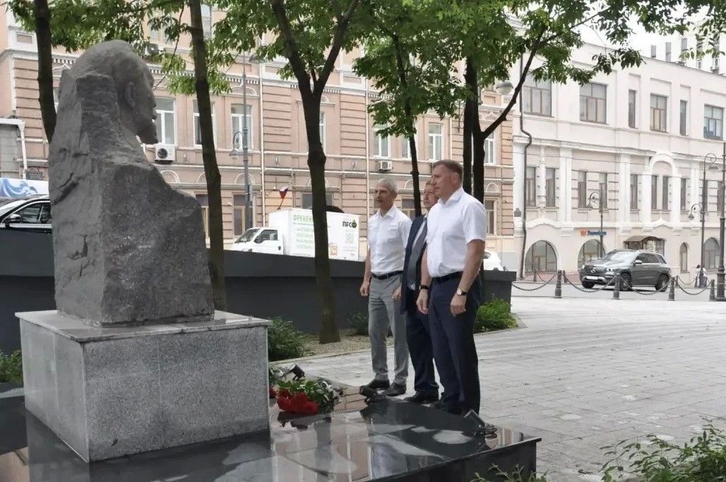 20 июля во Владивостоке прошло памятное мероприятие, посвященное 100-летию со дня смерти выдающегося государственного деятеля, основателя и первого руководителя всероссийской чрезвычайной комиссии Ф.Э. Дзержинского 20 июля во Владивостоке прошло памятное мероприятие, посвященное 100-летию со дня смерти выдающегося государственного деятеля, основателя и первого руководителя всероссийской чрезвычайной комиссии Ф.Э. Дзержинского