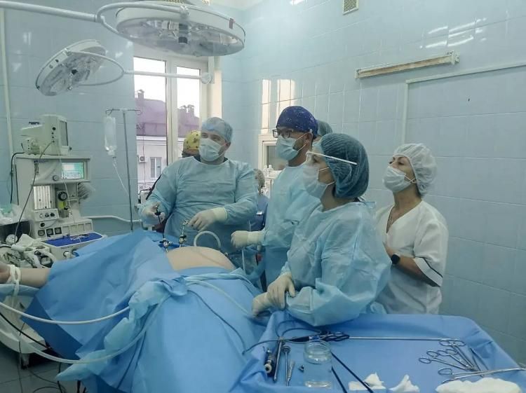 В Находкинской городской больнице успешно прооперировали беременную женщину с гнойным аппендицитом, благодаря чему сохранены здоровье матери и плода