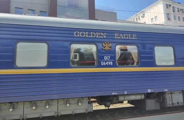 Во Владивосток после длительного перерыва вновь прибыл знаменитый транссибирский туристический поезд «Золотой Орёл»