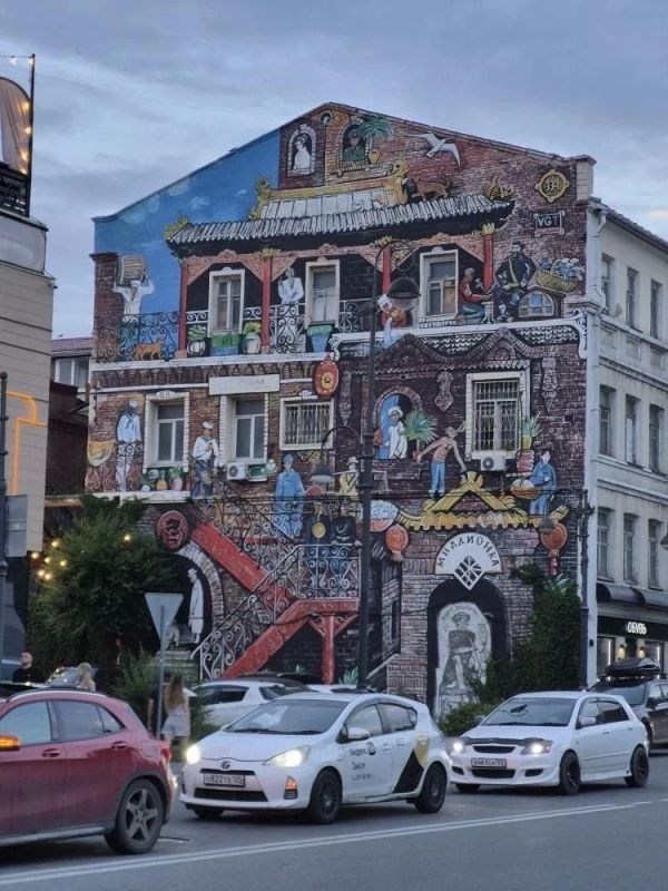 Владивосток зовет!. Здесь корабли манят в далекие страны, старинные улочки соседствуют с грандиозными мостами и каждый уголок будто создан для новых историй Владивосток зовет!. Здесь корабли манят в далекие страны, старинные улочки соседствуют с грандиозными мостами и каждый уголок будто создан для новых историй