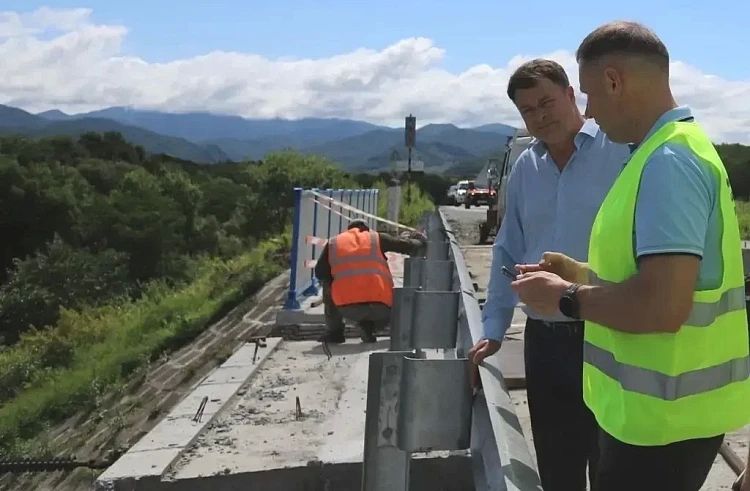 Продолжается обновление путепровода на въезде в Партизанск по нацпроекту «Инфраструктура для жизни»