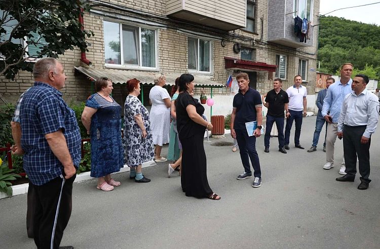 Благодаря инициативным жителям в Находке преображаются дворы Благодаря инициативным жителям в Находке преображаются дворы
