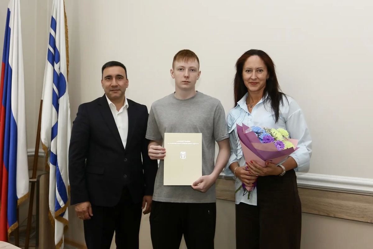 Глава Находки вручил награды победителям краевых турниров по гонкам беспилотников Глава Находки вручил награды победителям краевых турниров по гонкам беспилотников