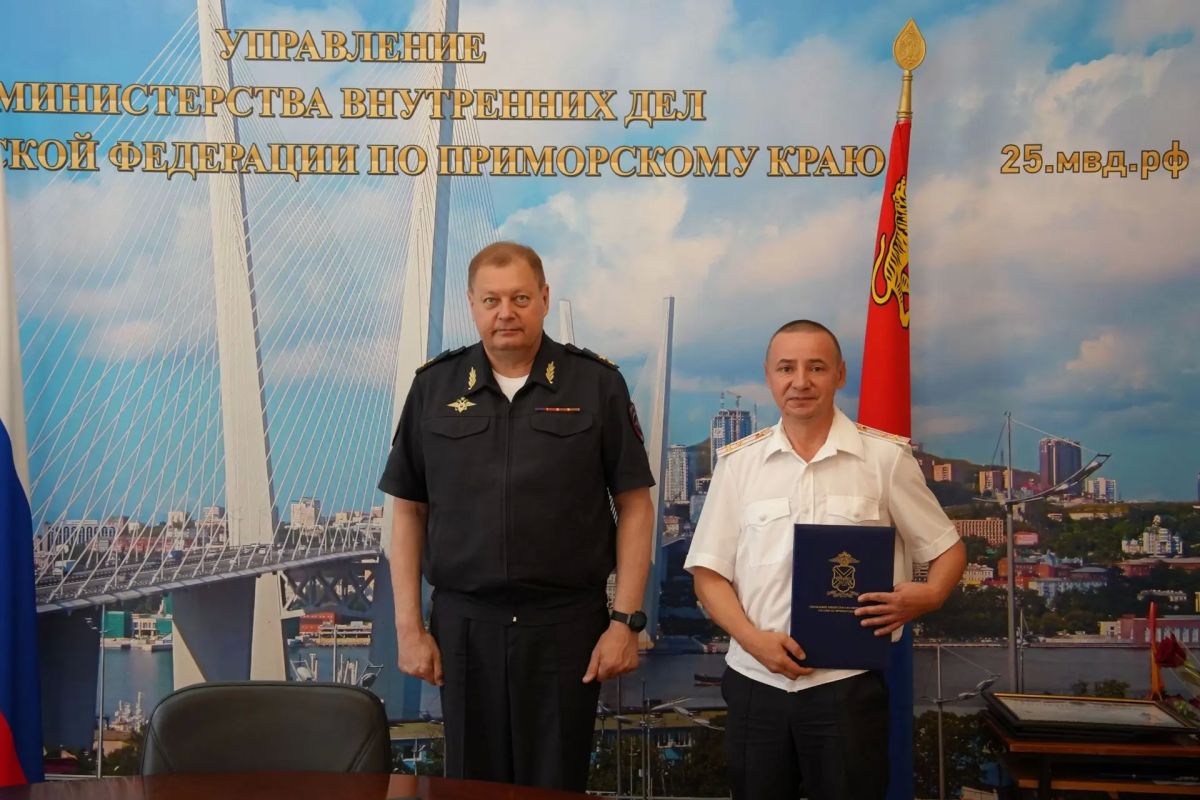 Глава УМВД по Приморью Александр Табакаев поздравил сотрудников подразделений материально-технического и хозяйственного обеспечения Глава УМВД по Приморью Александр Табакаев поздравил сотрудников подразделений материально-технического и хозяйственного обеспечения