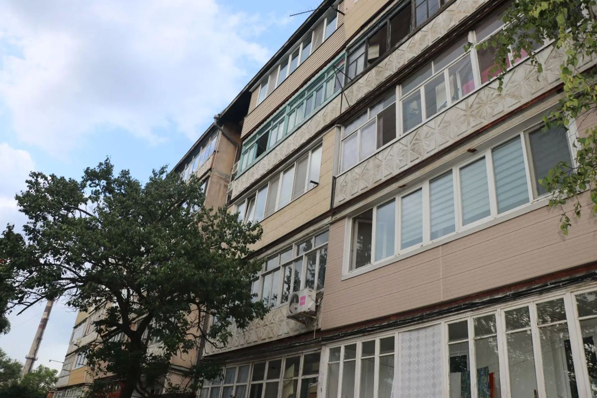 Благоустройство в деле: в Уссурийске обновляют придомовые территории и подъезды домов Благоустройство в деле: в Уссурийске обновляют придомовые территории и подъезды домов