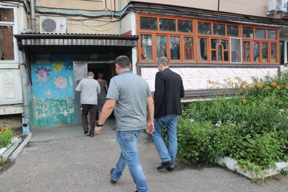 Евгений Корж: Продолжаем приемку дворов, где ведется благоустройство и ремонтов подъездов многоквартирных домов Евгений Корж: Продолжаем приемку дворов, где ведется благоустройство и ремонтов подъездов многоквартирных домов