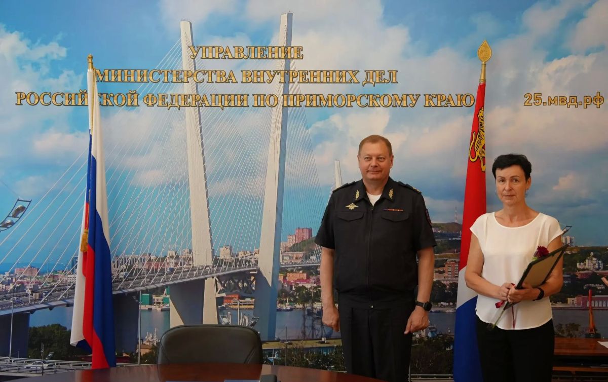 Глава УМВД по Приморью Александр Табакаев поздравил сотрудников подразделений материально-технического и хозяйственного обеспечения Глава УМВД по Приморью Александр Табакаев поздравил сотрудников подразделений материально-технического и хозяйственного обеспечения