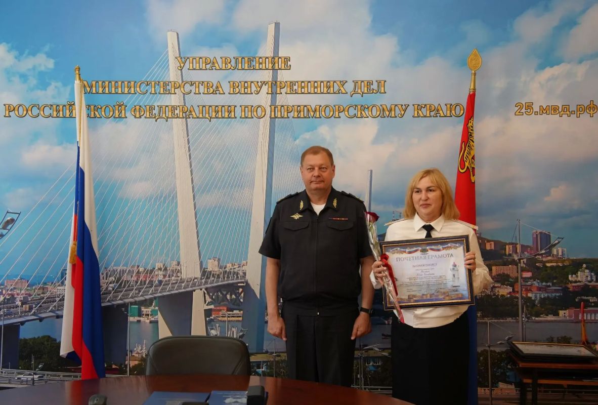 Глава УМВД по Приморью Александр Табакаев поздравил сотрудников подразделений материально-технического и хозяйственного обеспечения Глава УМВД по Приморью Александр Табакаев поздравил сотрудников подразделений материально-технического и хозяйственного обеспечения