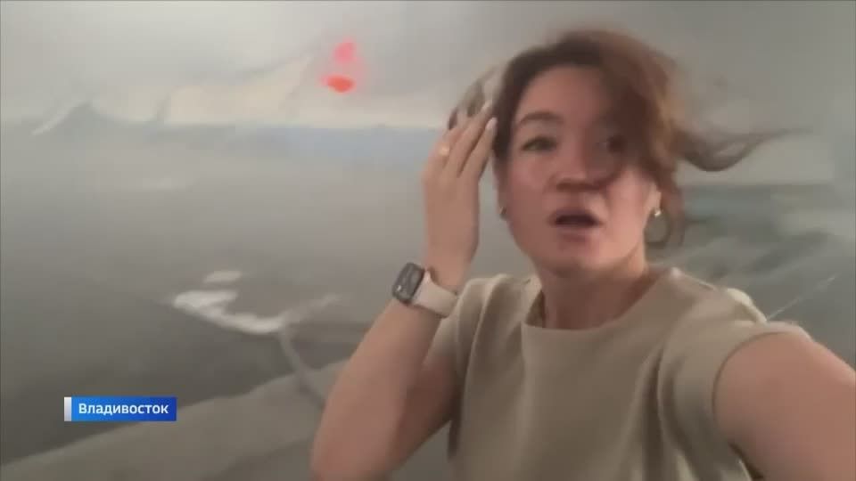 Крупный склад техники полностью сгорел сегодня во Владивостоке