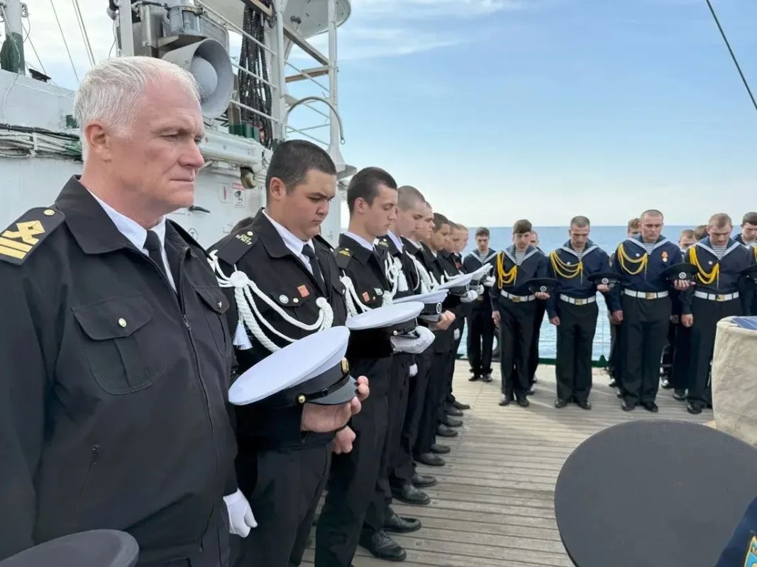 ПАРУСНИК "ПАЛЛАДА" ВЫПОЛНИЛ МИССИЮ ПАМЯТИ В ЦУСИМСКОМ ПРОЛИВЕ ПАРУСНИК "ПАЛЛАДА" ВЫПОЛНИЛ МИССИЮ ПАМЯТИ В ЦУСИМСКОМ ПРОЛИВЕ