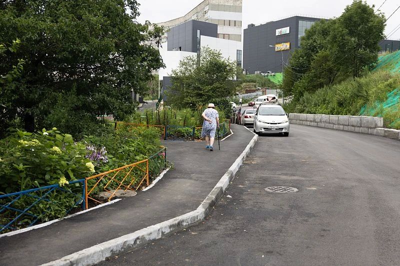 Новый асфальт уложили во дворе на Нейбута, 87 во Владивостоке Новый асфальт уложили во дворе на Нейбута, 87 во Владивостоке