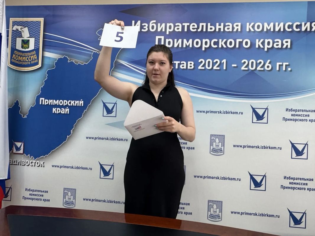 Жеребьевка по размещению наименований политических партий и эмблем избирательных объединений в избирательном бюллетене Жеребьевка по размещению наименований политических партий и эмблем избирательных объединений в избирательном бюллетене