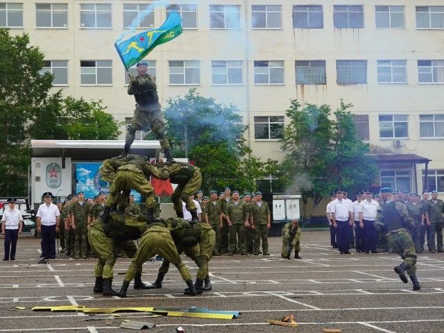 В Уссурийске отметили День Воздушно-десантных войск В Уссурийске отметили День Воздушно-десантных войск