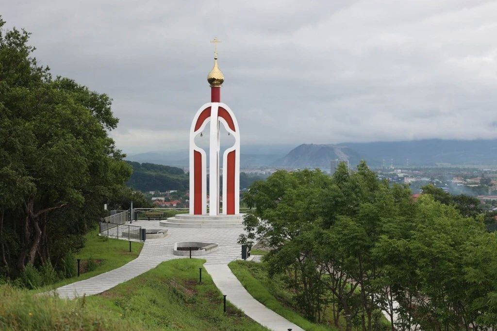 В Находке после благоустройства открыли сквер «Панорамный» на сопке Лебединой В Находке после благоустройства открыли сквер «Панорамный» на сопке Лебединой