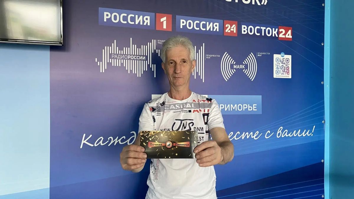 Вручили приз ещё одному победителю «Щедрой пятницы» на «Радио России