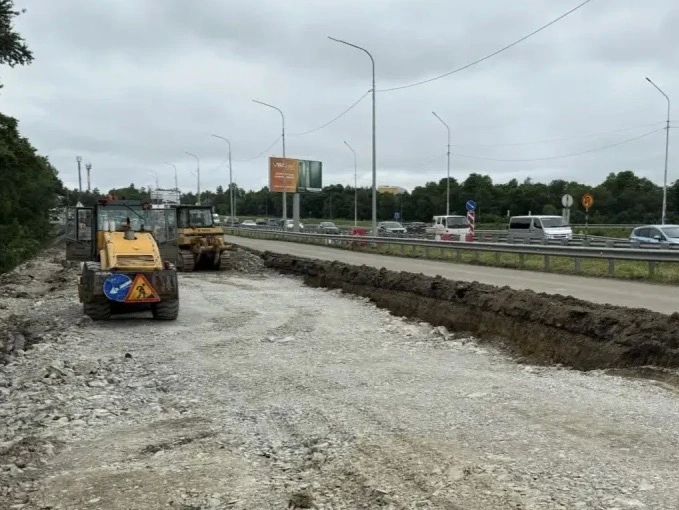 В районе аэропорта Владивосток продолжаются дорожные работы по устранению просадки проезжей части В районе аэропорта Владивосток продолжаются дорожные работы по устранению просадки проезжей части