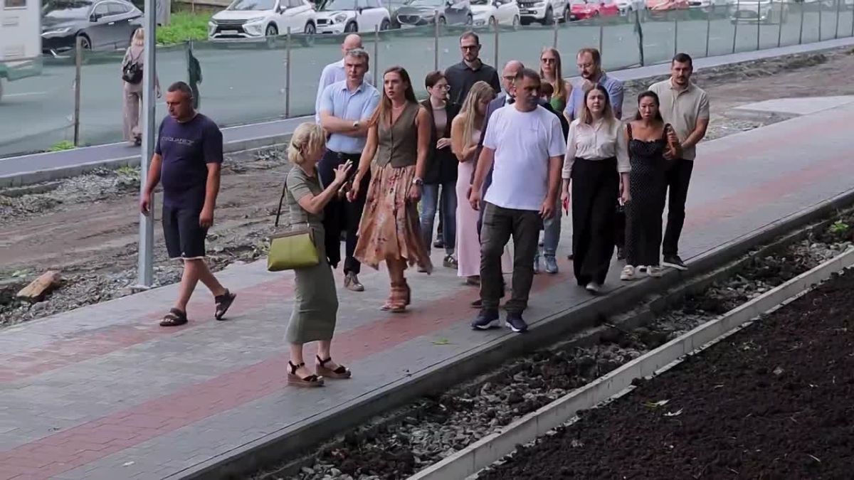 Во Владивостоке завершается благоустройство пешеходной аллеи на Ивановской, 3–19