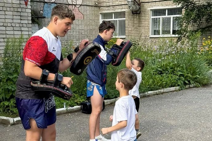 Зарядка с чемпионами: спорт начинается с детства Зарядка с чемпионами: спорт начинается с детства