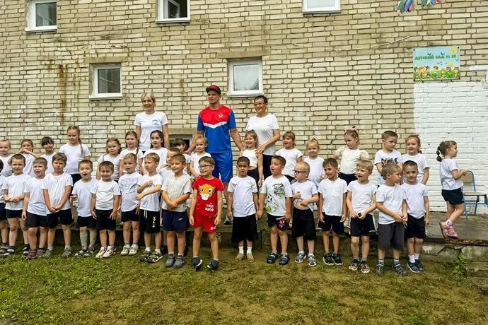 Зарядка с чемпионами: спорт начинается с детства Зарядка с чемпионами: спорт начинается с детства