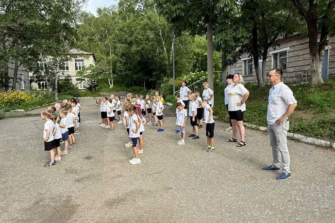 Зарядка с чемпионами: спорт начинается с детства Зарядка с чемпионами: спорт начинается с детства