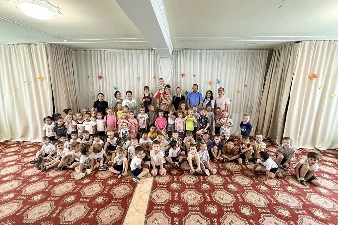 Зарядка с чемпионами: спорт начинается с детства Зарядка с чемпионами: спорт начинается с детства