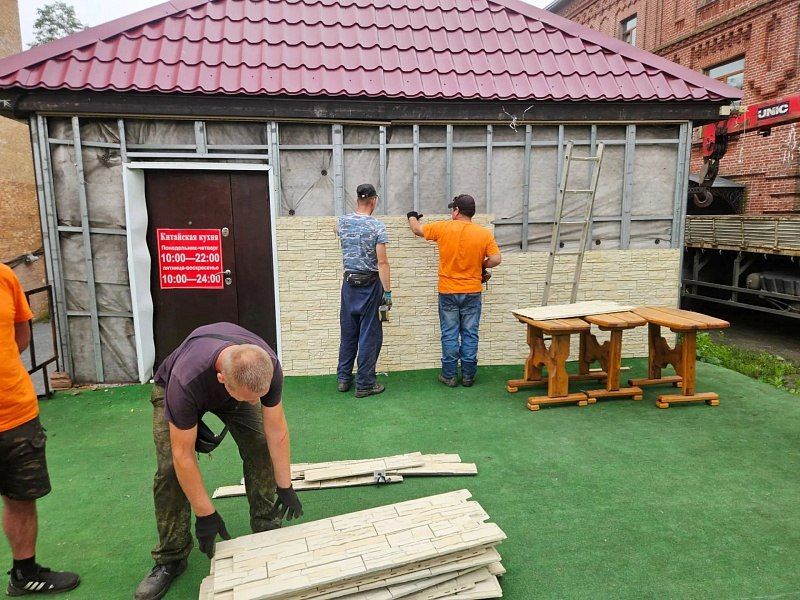 На улицах Владивостока наводят порядок, освобождая их от самовольных строений На улицах Владивостока наводят порядок, освобождая их от самовольных строений