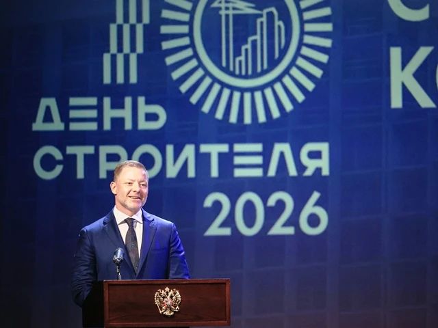 Антон Волошко поздравил приморских строителей с профессиональным праздником