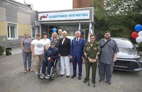Автомобиль с ручным управлением получил участник специальной военной операции из Уссурийска Автомобиль с ручным управлением получил участник специальной военной операции из Уссурийска