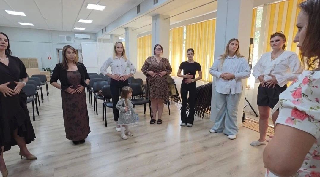 Как победить страх сцены: мастер-класс по актерскому мастерству провели для участников «Уссурийских семейных игр» Как победить страх сцены: мастер-класс по актерскому мастерству провели для участников «Уссурийских семейных игр»