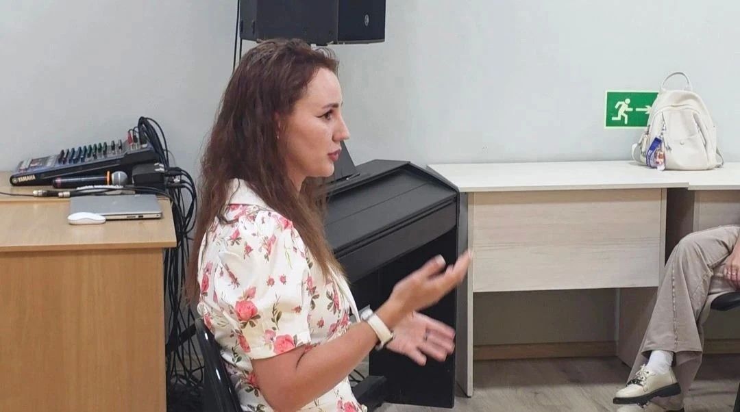 Как победить страх сцены: мастер-класс по актерскому мастерству провели для участников «Уссурийских семейных игр» Как победить страх сцены: мастер-класс по актерскому мастерству провели для участников «Уссурийских семейных игр»