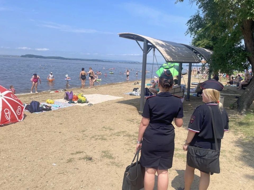 Транспортные полицейские Владивостока провели рейд на одном из популярных пляжей Владивостока Транспортные полицейские Владивостока провели рейд на одном из популярных пляжей Владивостока