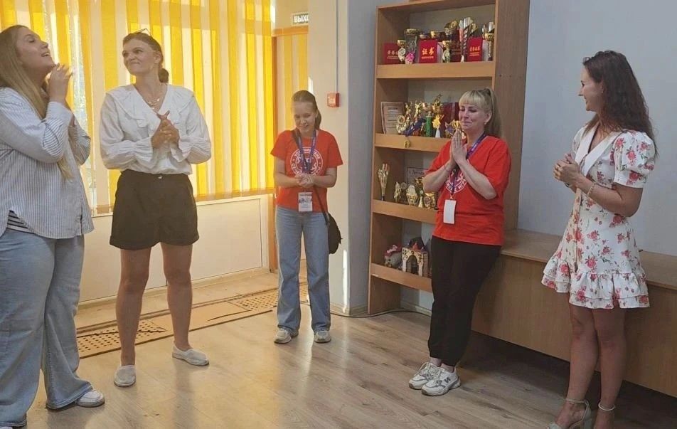 Как победить страх сцены: мастер-класс по актерскому мастерству провели для участников «Уссурийских семейных игр» Как победить страх сцены: мастер-класс по актерскому мастерству провели для участников «Уссурийских семейных игр»