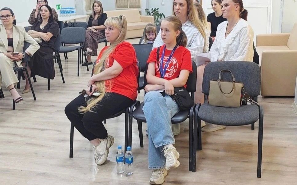 Как победить страх сцены: мастер-класс по актерскому мастерству провели для участников «Уссурийских семейных игр» Как победить страх сцены: мастер-класс по актерскому мастерству провели для участников «Уссурийских семейных игр»