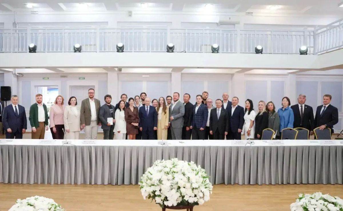 Олег Кожемяко: Владимир Путин: Владивосток развивается хорошими темпами