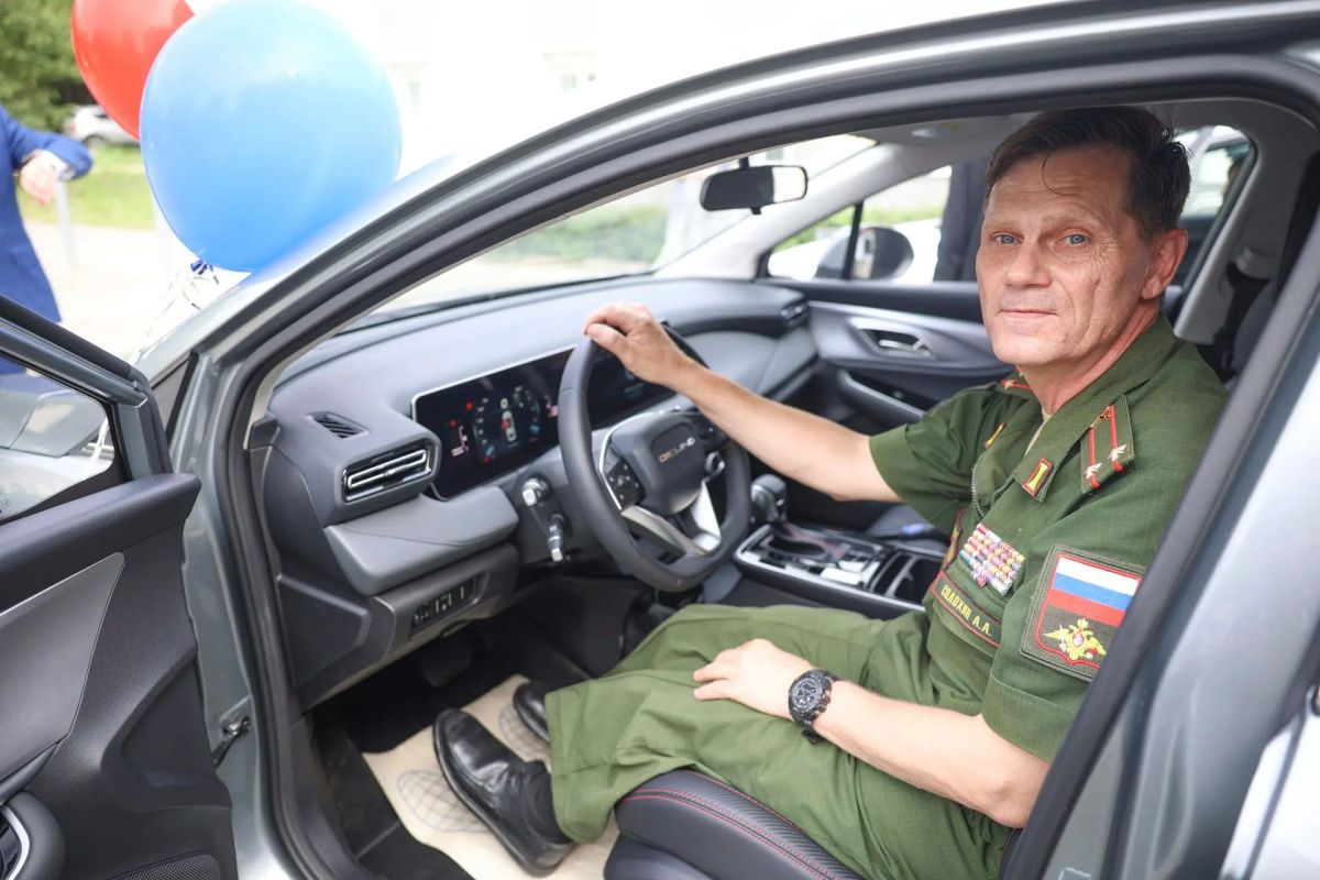 Автомобили с ручным управлением передал ветеранам СВО в Приморском крае филиал фонда «Защитники Отечества» Автомобили с ручным управлением передал ветеранам СВО в Приморском крае филиал фонда «Защитники Отечества»