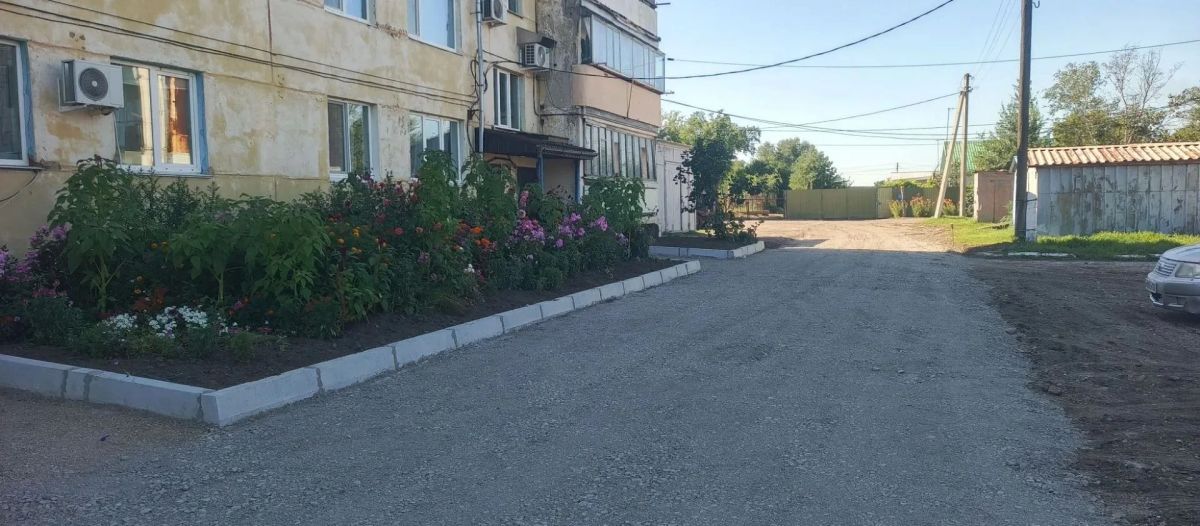 В Корсаковке приступили к благоустройству двора по проекту ТОС В Корсаковке приступили к благоустройству двора по проекту ТОС