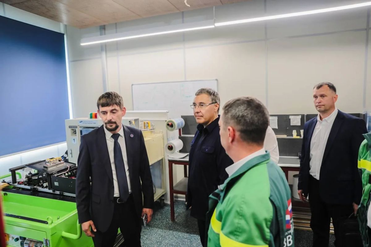Валерий Фальков ознакомился с ходом строительства двух научно-исследовательских судов в Приморском крае Валерий Фальков ознакомился с ходом строительства двух научно-исследовательских судов в Приморском крае