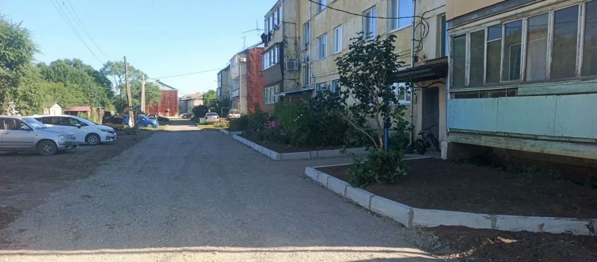 В Корсаковке приступили к благоустройству двора по проекту ТОС В Корсаковке приступили к благоустройству двора по проекту ТОС