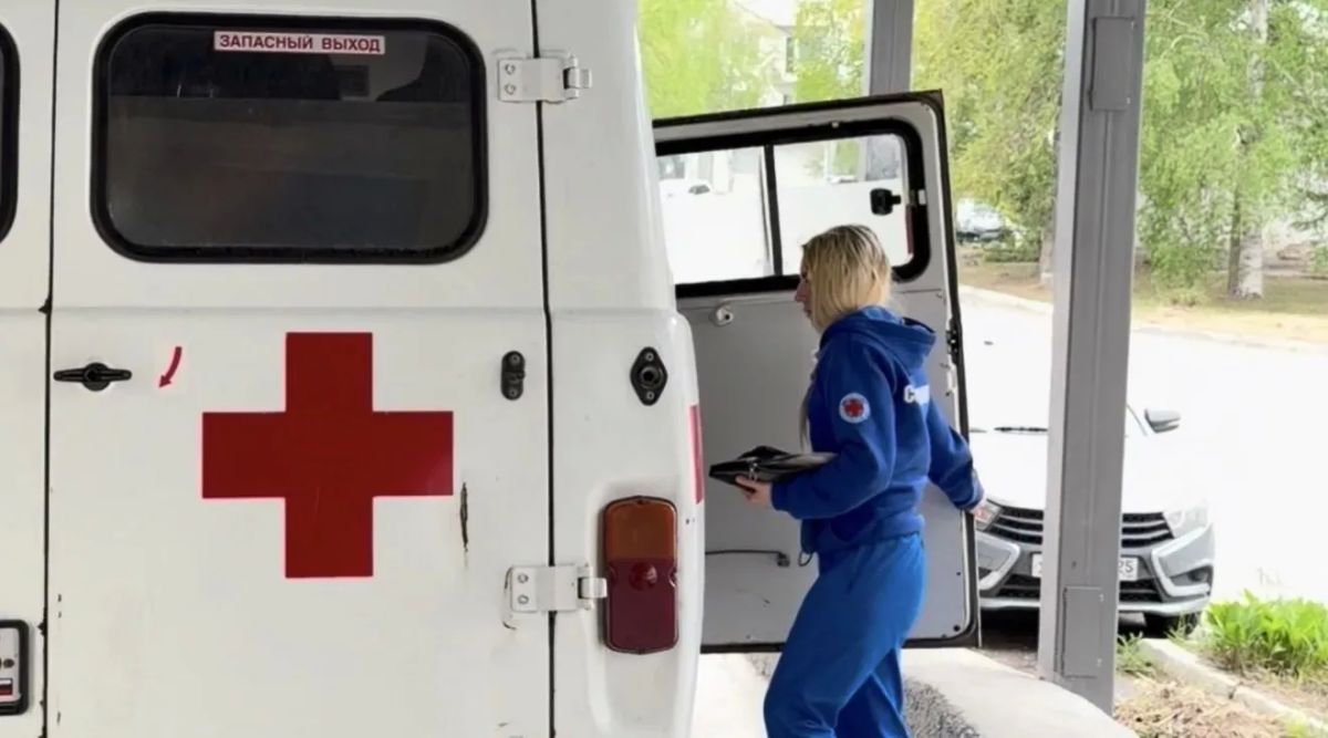 Скорая Дальнегорска спасла мужчину после укуса шершня Скорая Дальнегорска спасла мужчину после укуса шершня