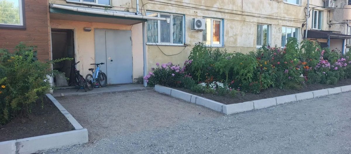 В Корсаковке приступили к благоустройству двора по проекту ТОС В Корсаковке приступили к благоустройству двора по проекту ТОС