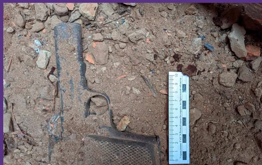 Под Брестом мужчина разбирал погреб и нашел пистолет 1944 года Под Брестом мужчина разбирал погреб и нашел пистолет 1944 года