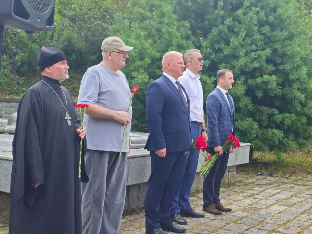 Во Владивостоке почтили память погибших бойцов Красной Армии, сложивших свои головы у озера Хасан летом 1938 года Во Владивостоке почтили память погибших бойцов Красной Армии, сложивших свои головы у озера Хасан летом 1938 года