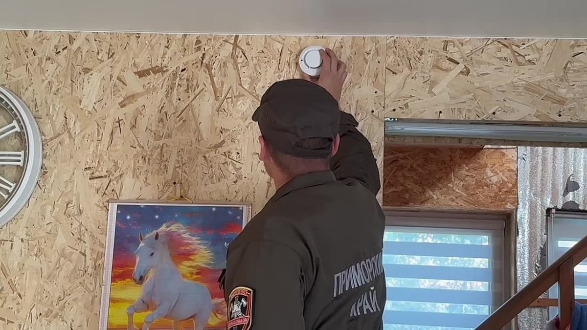 Установка дымовых датчиков в Приморье продолжается