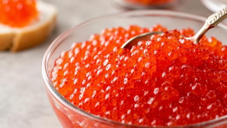 Росстандарт утвердил новый ГОСТ, устанавливающий требования по вкусу, цвету, консистенции и внешнему виду баночной лососевой икры первого и второго сорта