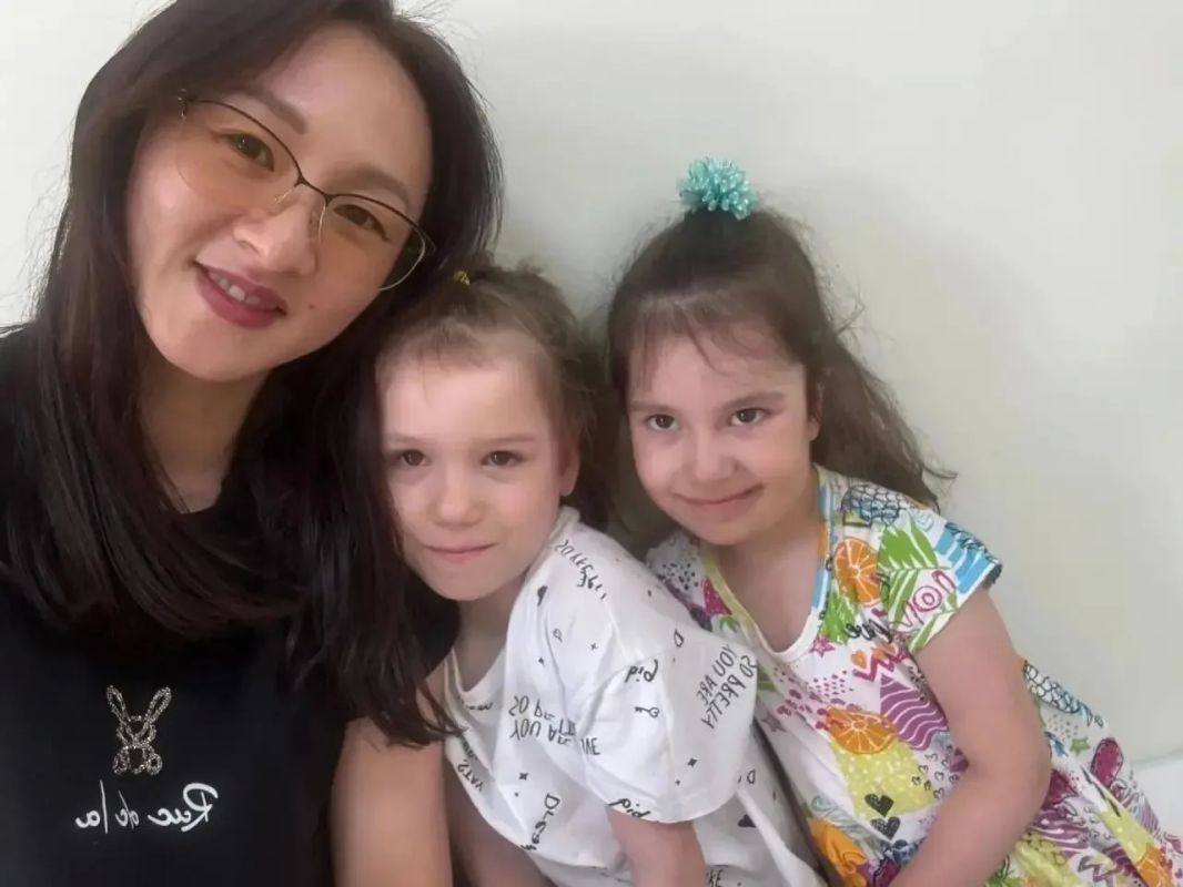 Воспитатель из Владивостока помогает дошкольникам самостоятельно находить ответы Воспитатель из Владивостока помогает дошкольникам самостоятельно находить ответы