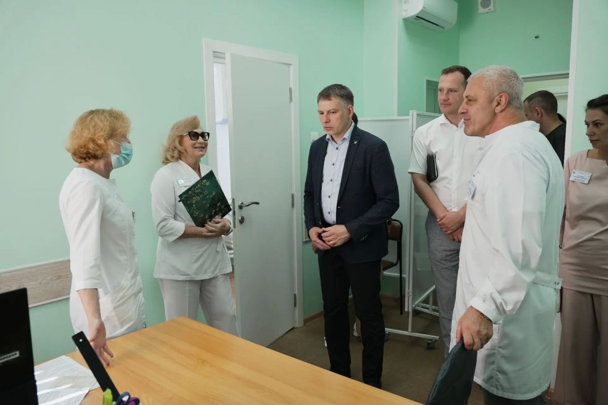 Министр здравоохранения Евгений Шестопалов посетил приморскую краевую клиническую больницу №1 Министр здравоохранения Евгений Шестопалов посетил приморскую краевую клиническую больницу №1