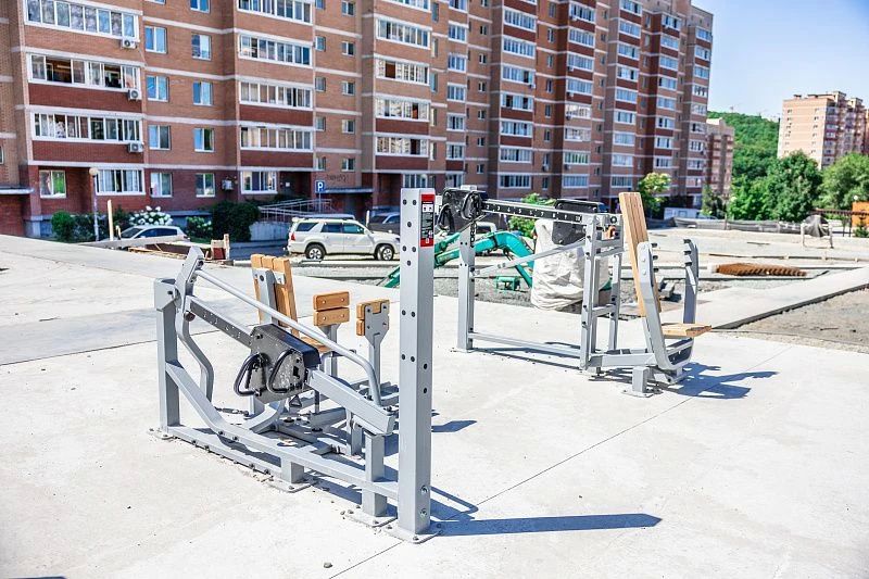 Детские площадки и уличные тренажеры устанавливают для жителей улицы Анны Щетининой во Владивостоке Детские площадки и уличные тренажеры устанавливают для жителей улицы Анны Щетининой во Владивостоке