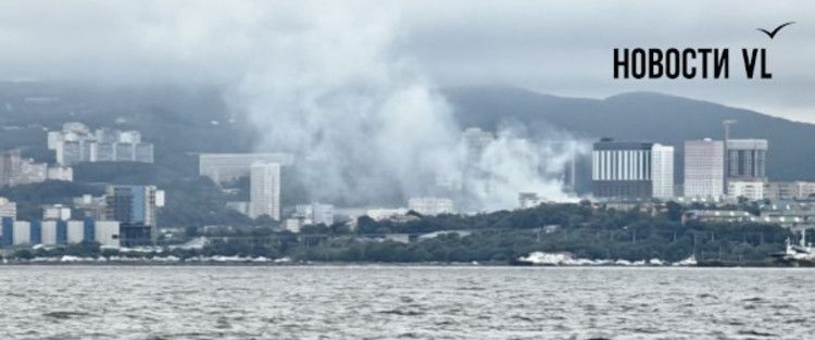 Два человека спасли из горящего барака на Гамарника